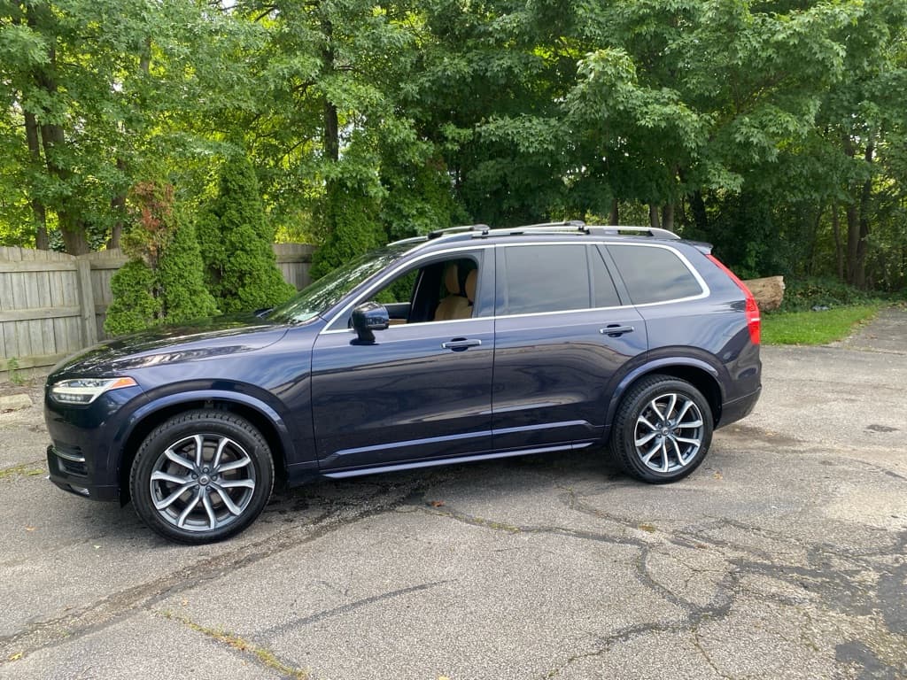 2017 Volvo XC90 T6 Momentum - Image 2
