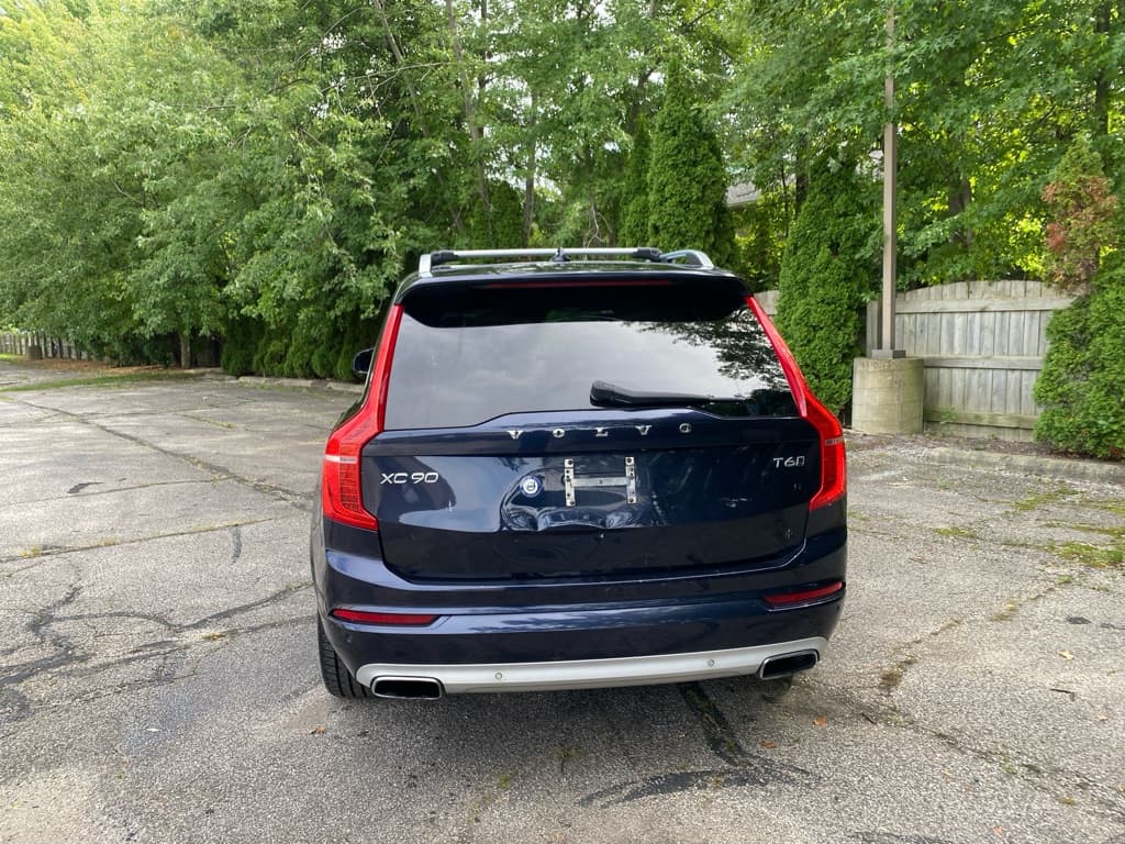 2017 Volvo XC90 T6 Momentum - Image 4