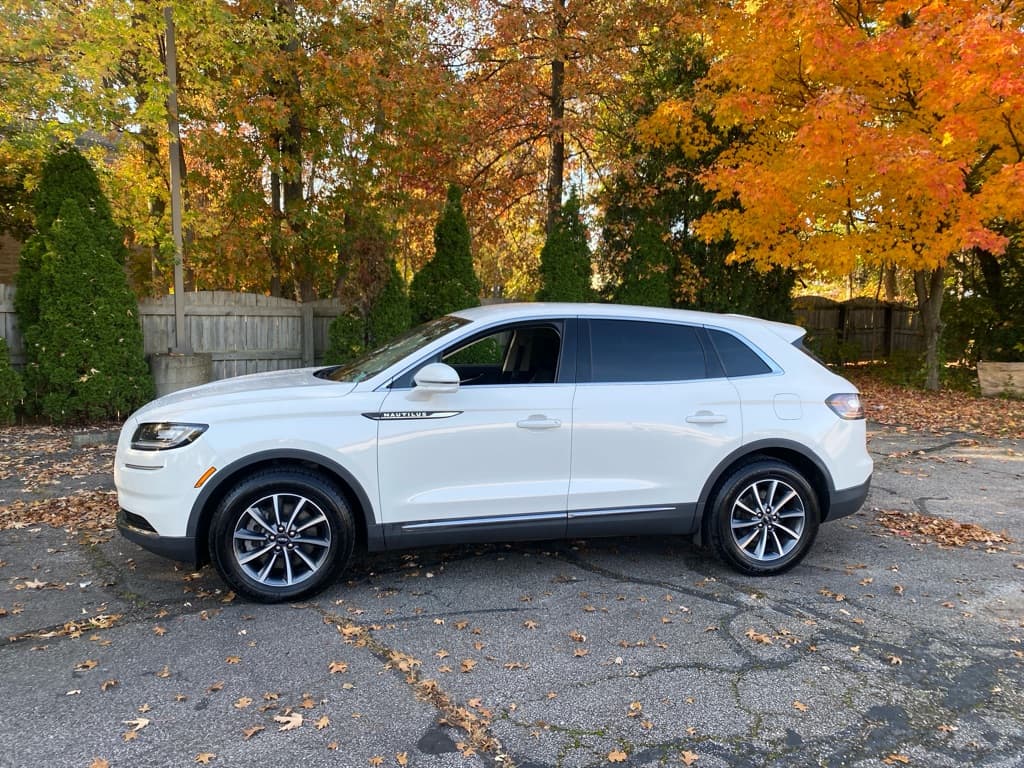 2021 Lincoln Nautilus Standard - Image 2
